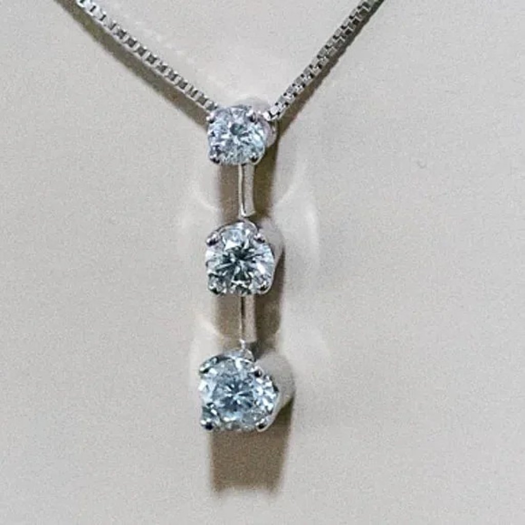 Ladies Platinum Three Stone Diamond Pendant Necklace Platinum Box Chain